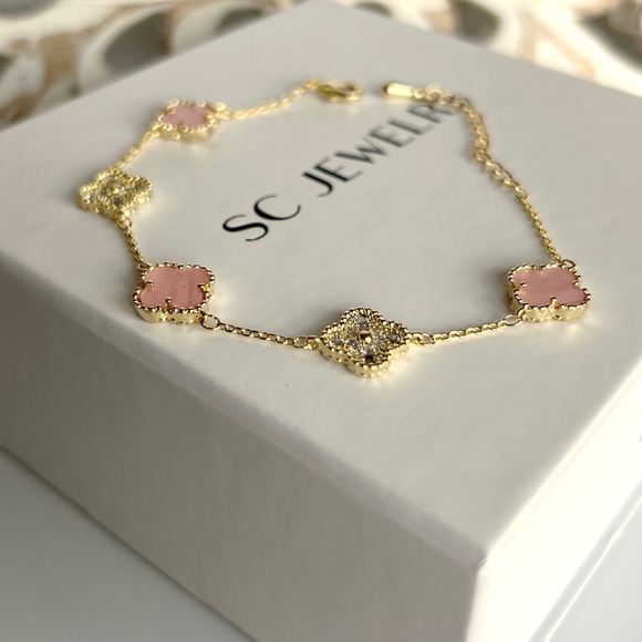 Mother Of Pearl Clover Pink Color Petite Clover Luxury Jewelry - Picture 2 of 8